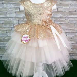 GOLD DRESS WITH PAPETS